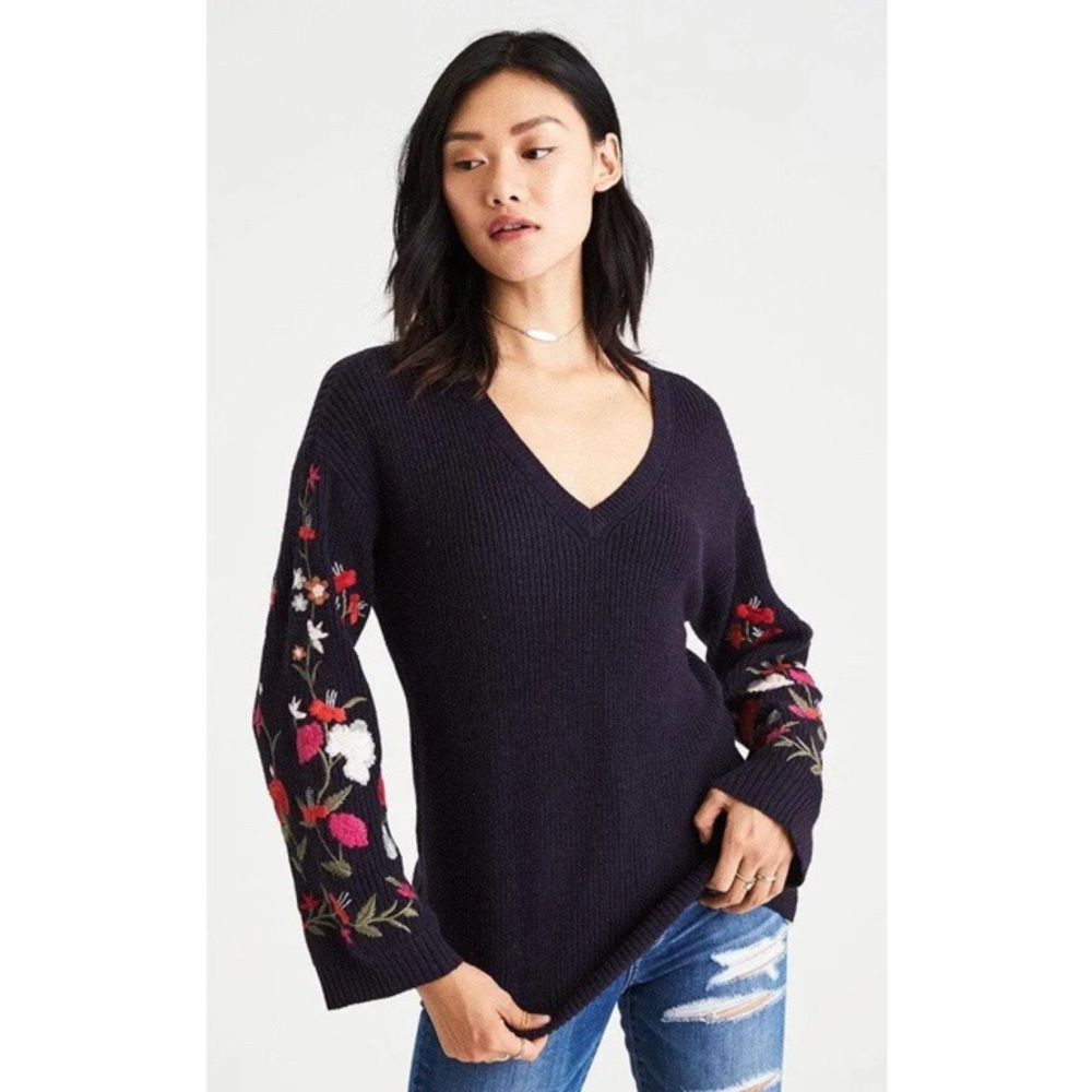 ✨3 for $35✨ Embroidered Sweater //